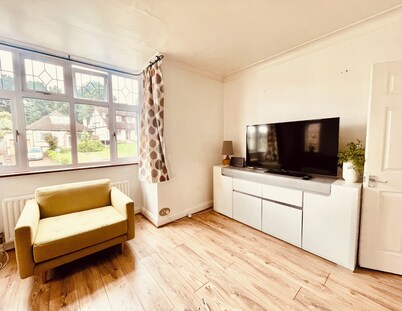 Immaculate 2-bed House in Potters Bar