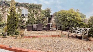 House | Property grounds