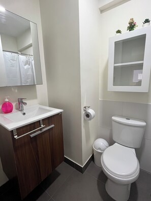 Handtücher, Seife, Shampoo, Toilettenpapier