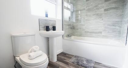 Comfy Spacious Home Near Preston City Centre - Sleeps 7