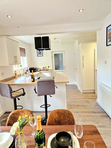 Comfy Spacious Home Near Preston City Centre - Sleeps 7