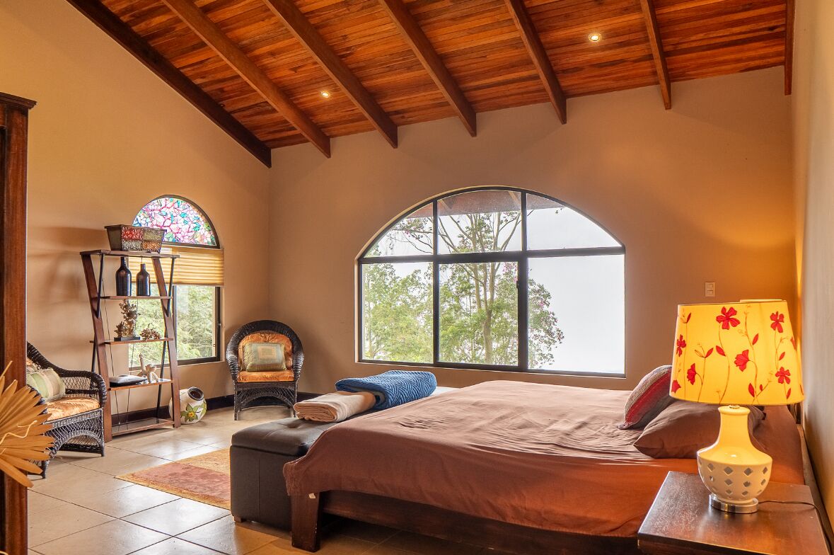 3 bedrooms, in-room safe, iron/ironing board, free WiFi