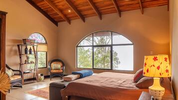 3 bedrooms, in-room safe, iron/ironing board, free WiFi