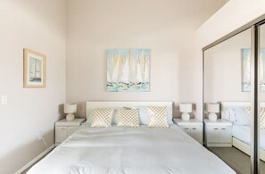 4 habitaciones, caja de seguridad en la habitación y escritorio 