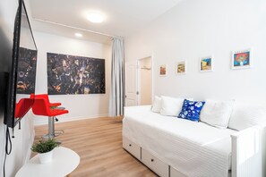 3 bedrooms, desk, iron/ironing board, travel cot