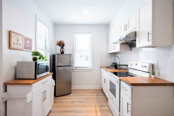 Fridge, microwave, oven, stovetop - Brand New! Luxury 1-2 Bedroom/Laundry!Free Parking (Queens)