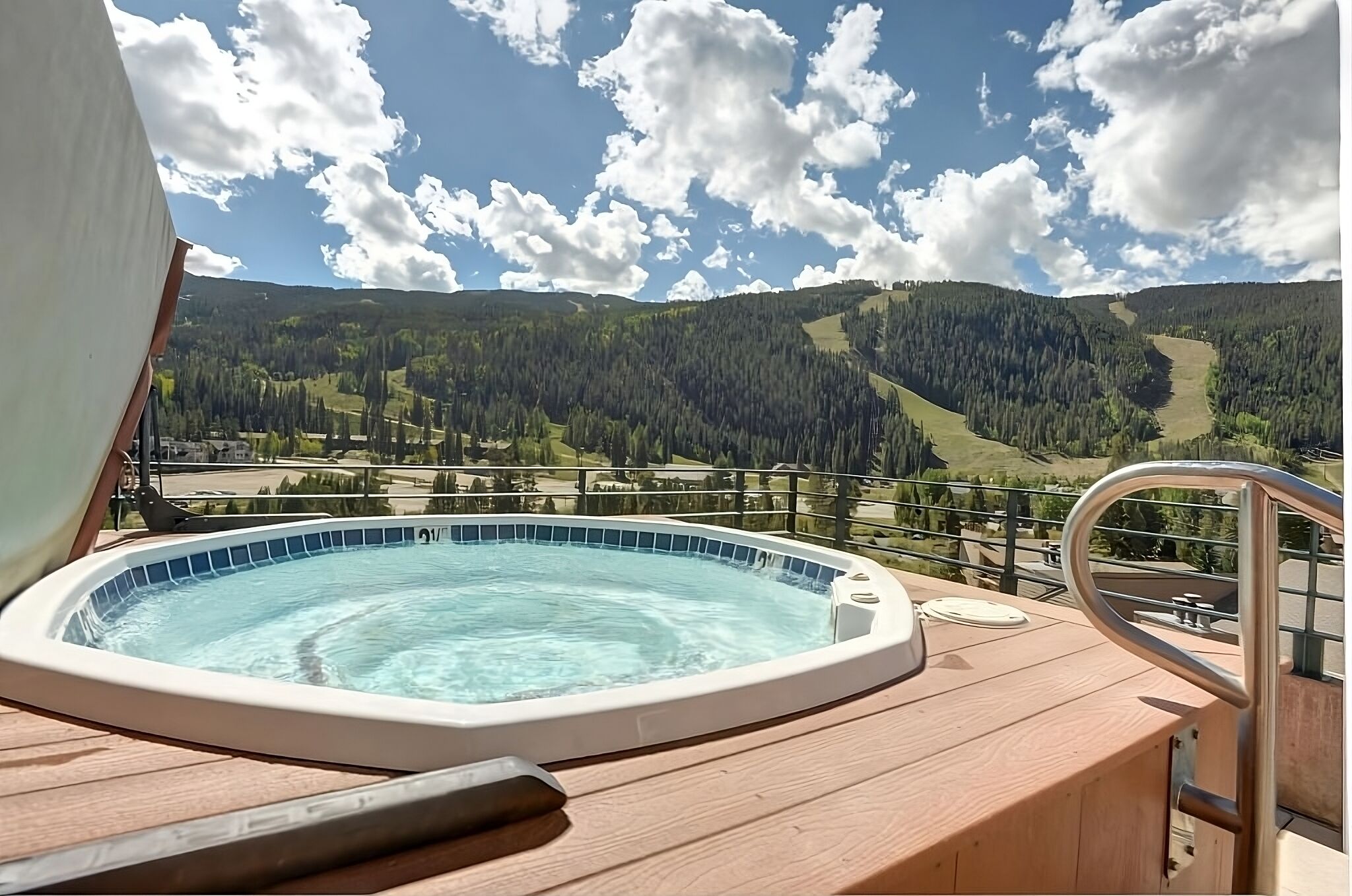 Pet-friendly Hotel, Outdoor Jacuzzi! 4 Relaxing Units, Free Shuttle, Breakfast!