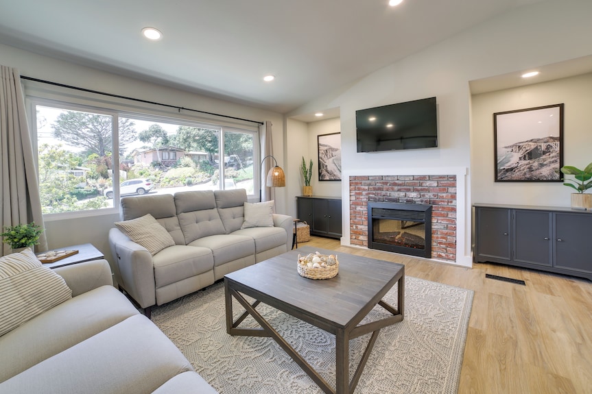 Pet-friendly Monterey Home 2 Mi To Beach - Marina, CA