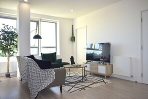 Una televisión, libros