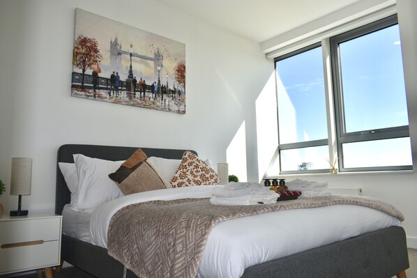 2 bedrooms, iron/ironing board, free WiFi, bed sheets