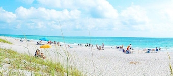 Camper with Bicycles. Close to Beach. Deck & BBQ!