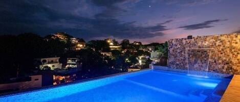 Outdoor pool, a heated pool