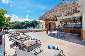 Outdoor dining - Infinity Rooftop Pool 3 blocks from Beach (Sayulita)