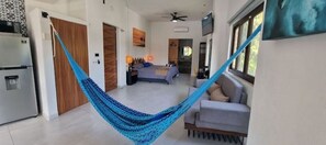 1 Schlafzimmer, Zimmersafe, Schreibtisch, Bügeleisen/Bügelbrett