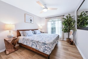4 Schlafzimmer, Schreibtisch, Bügeleisen/Bügelbrett, Reisekinderbett
