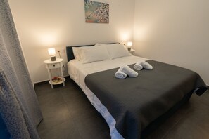 2 chambres, coffre-fort, bureau, fer et planche à repasser