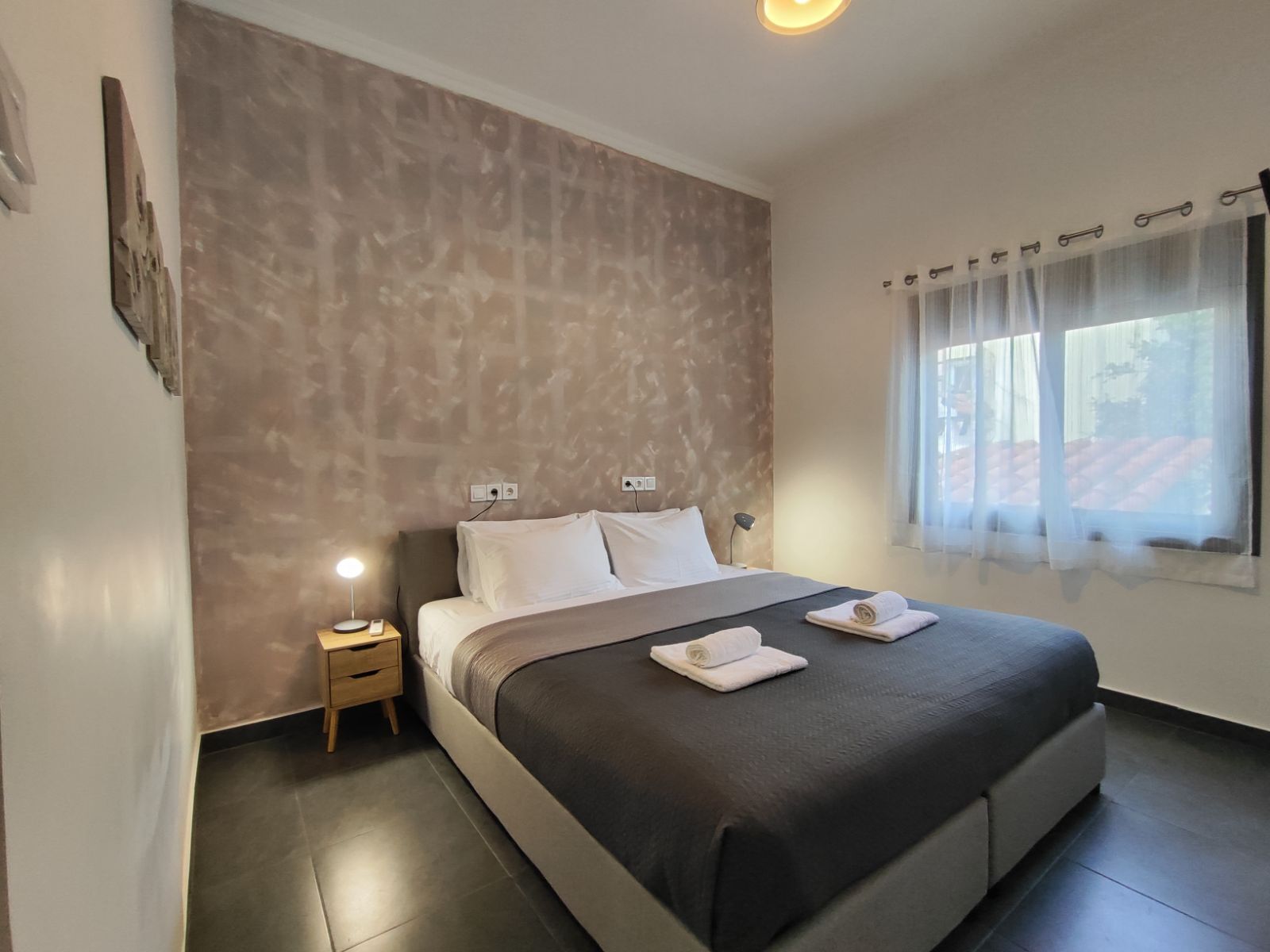 2 bedrooms, in-room safe, desk, iron/ironing board