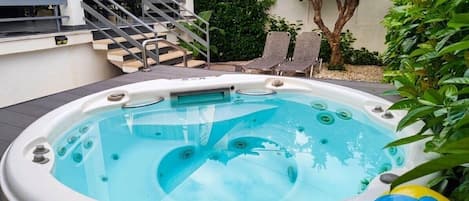 室外 SPA 浴池