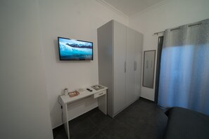2 chambres, coffres-forts dans les chambres, bureau