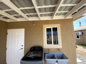 المنطقة المحيطة بالمنشأة