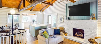 Secluded home with private hot tub, foosball, 2 fireplaces, grill, & cornhole