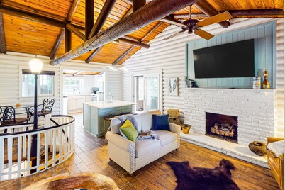 Secluded home with private hot tub, foosball, 2 fireplaces, grill, & cornhole