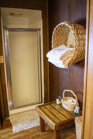 Interior. Pine Lake Trout Club Cabin #1!!!