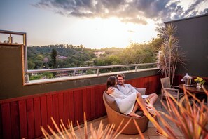 Luxe tweepersoonskamer, 1 kingsize bed, bubbelbad | Een kluis op de kamer, een laptopwerkplek, gratis wifi, beddengoed