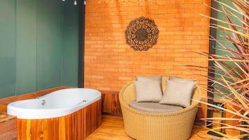 Bella Vista | Banheira de hidromassagem particular