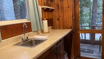 RACCOON (No.5) Back Porch with Obstructed River View | Private kitchen