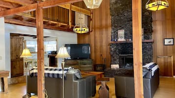 BLACK BEAR (No.13) 3 Bedroom/ 2 Bath, AC Window Unit, Split Level with Staircase | Living area | 36-inch LCD TV with digital channels, Netflix, streaming services