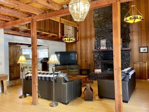 BLACK BEAR (No.13) 3 Bedroom/ 2 Bath, AC Window Unit, Split Level with Staircase | Living area