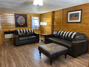 Living area - Casey's Cabins  (Ruidoso)