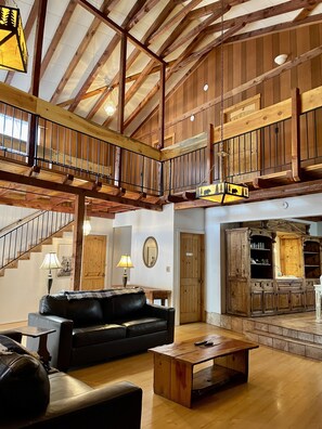 BLACK BEAR (No.13) 3 Bedroom/ 2 Bath, AC Window Unit, Split Level with Staircase | Living area | 36-inch LCD TV with digital channels, Netflix, streaming services - Casey's Cabins  (Ruidoso)