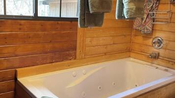 EAGLE (No.6) Single Level (No Stairs) | Badezimmer | Haartrockner, Handtücher, Seife, Toilettenpapier