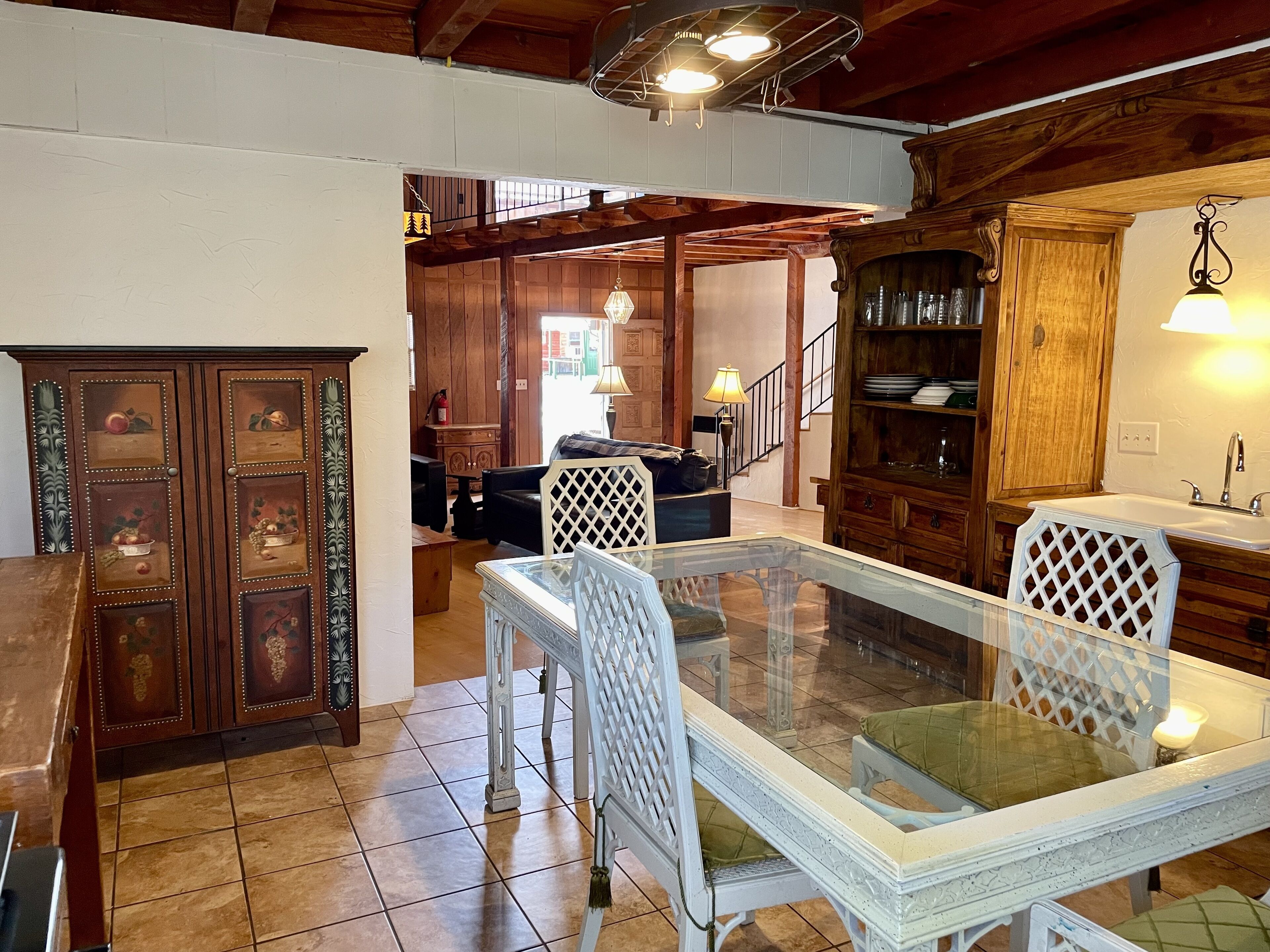 BLACK BEAR (No.13) 3 Bedroom/ 2 Bath, AC Window Unit, Split Level with Staircase | 전용 주방