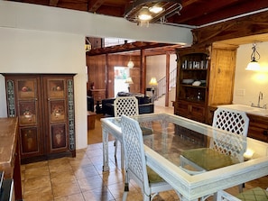 BLACK BEAR (No.13) 3 Bedroom/ 2 Bath, AC Window Unit, Split Level with Staircase | Eigene Küche