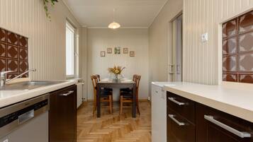 Apartment, 2 Bedrooms, 2 Bathrooms | Private kitchen | Microwave, dishwasher, cookware/dishes/utensils