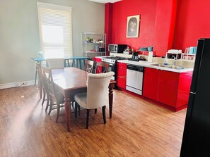 Private kitchen - House with 3 bedrooms2 bathrooms, all amenities, privet entrance. Ideal location (Cincinnati)