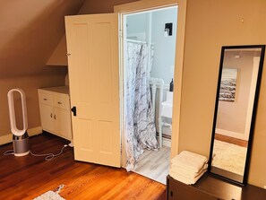 Interior - House with 3 bedrooms2 bathrooms, all amenities, privet entrance. Ideal location (Cincinnati)