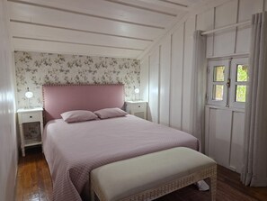 2 bedrooms, internet, bed sheets