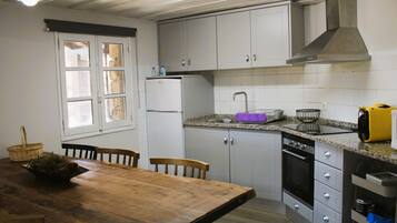 Fridge, microwave, oven, coffee/tea maker