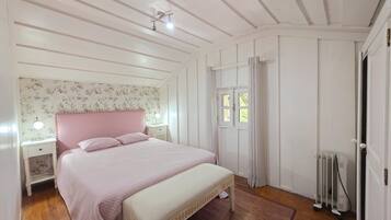 2 bedrooms, internet, bed sheets