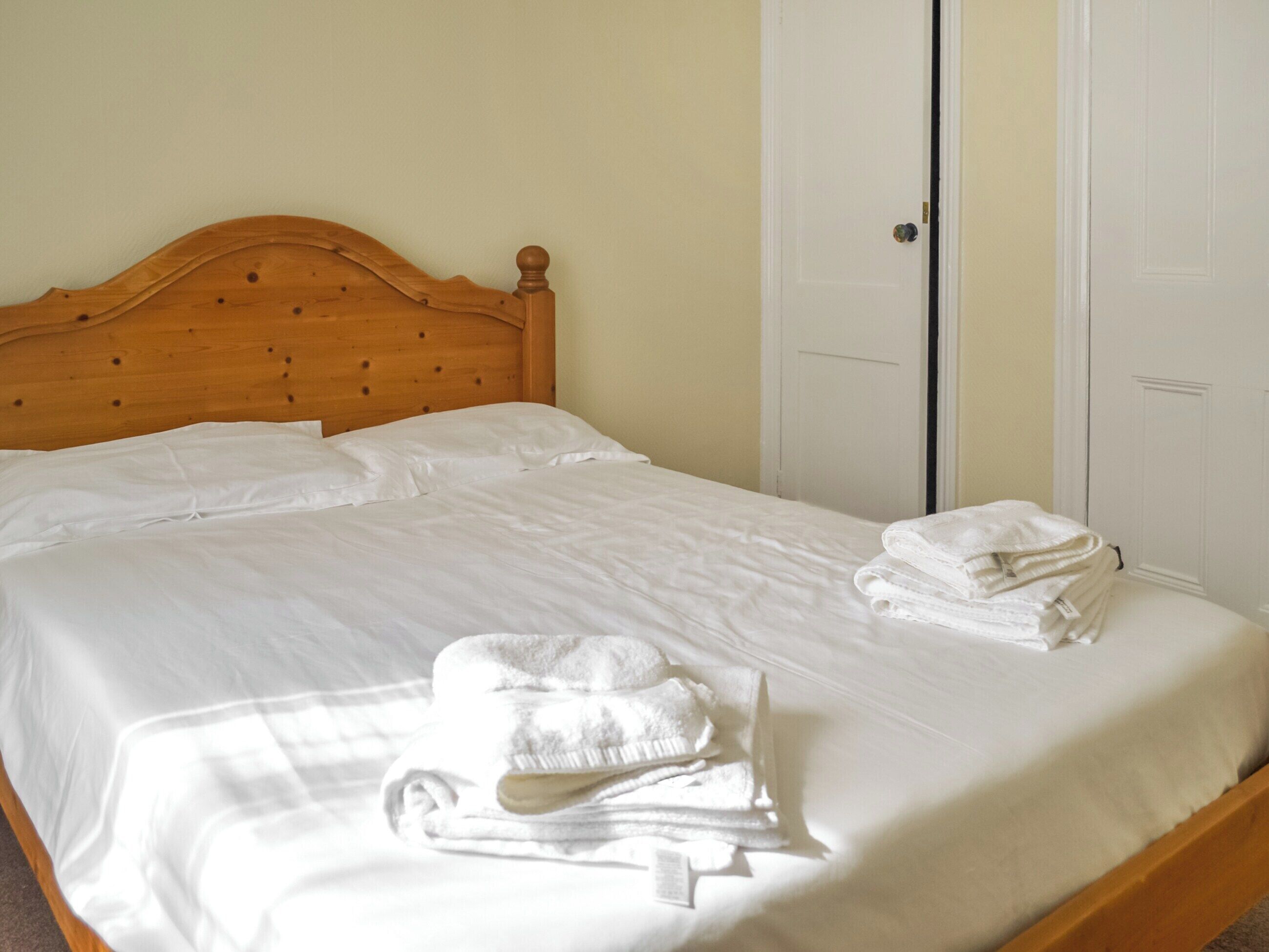 5 bedrooms, free WiFi, bed sheets