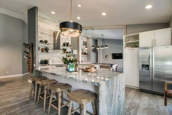 المنشأة من الداخل