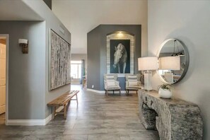 المنشأة من الداخل