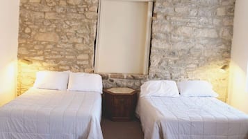 Muebles diferentes, cunas gratuitas, wifi gratis y ropa de cama