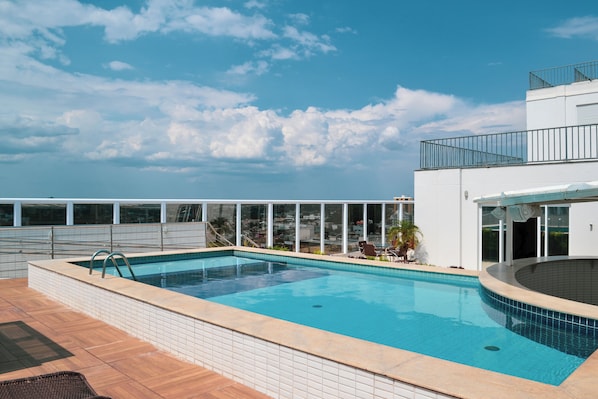 Outdoor pool - Nobile Residences London Anapolis (Anapolis)