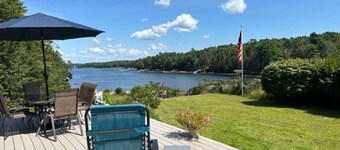 Spectacular sunrises,cozy vintage home on the water in Wiscasset, ME-Adults only