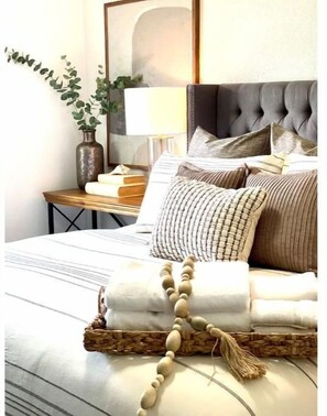 3 bedrooms, desk, iron/ironing board, travel cot